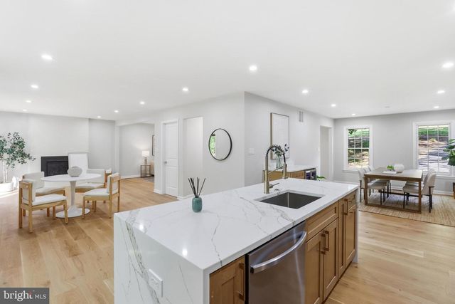 12136 WESTWOOD HILLS DR, Herndon, VA 20171
