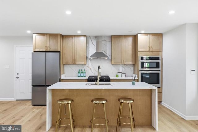 12136 WESTWOOD HILLS DR, Herndon, VA 20171