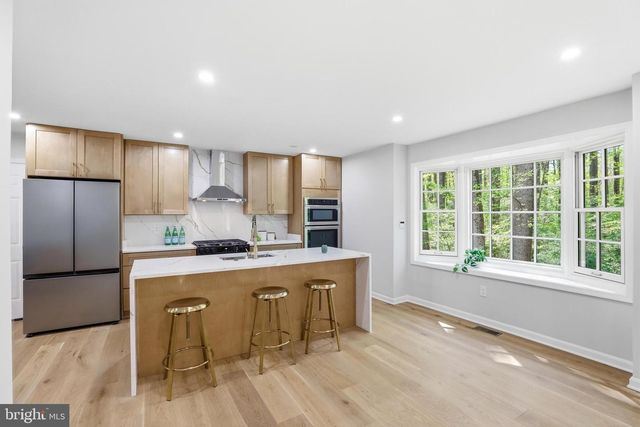 12136 WESTWOOD HILLS DR, Herndon, VA 20171