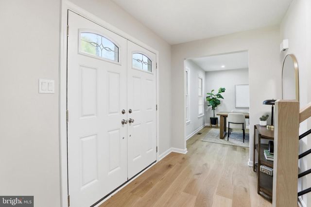 12136 WESTWOOD HILLS DR, Herndon, VA 20171