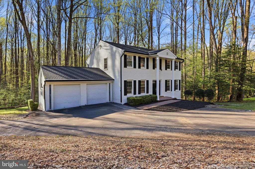 12136 WESTWOOD HILLS DR, Herndon, VA 20171