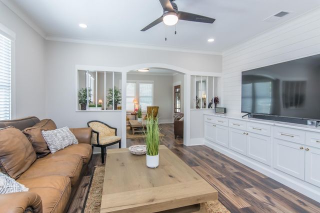 410 N Avenue D, Shiner, TX 77984