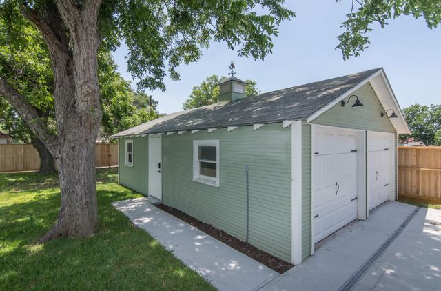 410 N Avenue D, Shiner, TX 77984