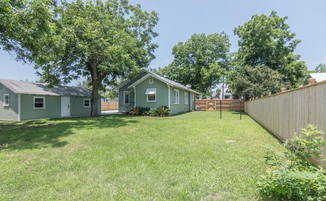 410 N Avenue D, Shiner, TX 77984