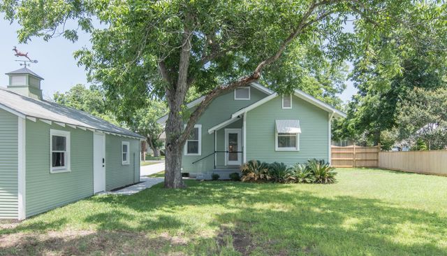 410 N Avenue D, Shiner, TX 77984