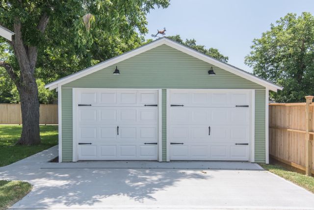 410 N Avenue D, Shiner, TX 77984