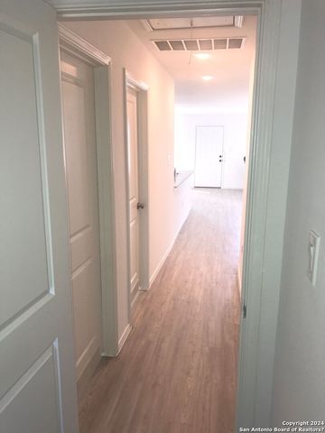 7410 SILOS RDG, San Antonio, TX 78252