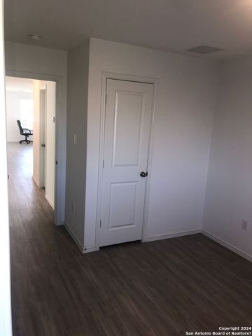 7410 SILOS RDG, San Antonio, TX 78252