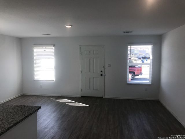 7410 SILOS RDG, San Antonio, TX 78252
