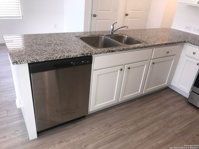 7410 SILOS RDG, San Antonio, TX 78252