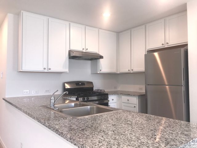 7410 SILOS RDG, San Antonio, TX 78252