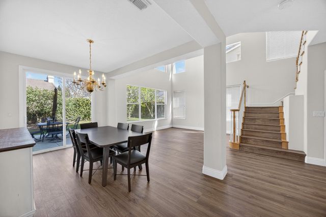 9953 W Taron Dr, Elk Grove, CA 95757