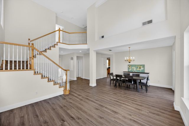 9953 W Taron Dr, Elk Grove, CA 95757