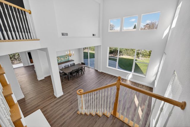 9953 W Taron Dr, Elk Grove, CA 95757