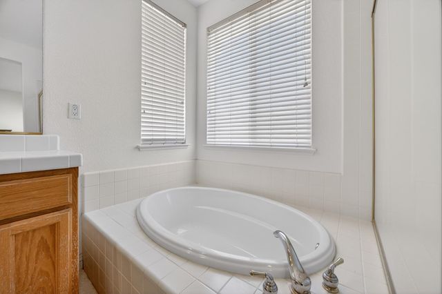 9953 W Taron Dr, Elk Grove, CA 95757