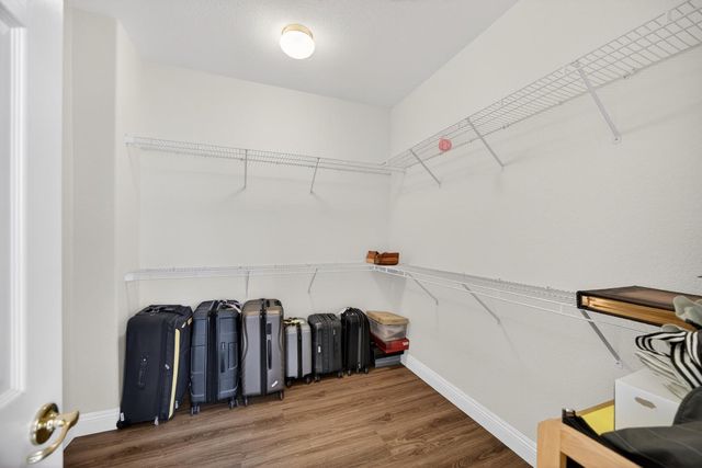 9953 W Taron Dr, Elk Grove, CA 95757