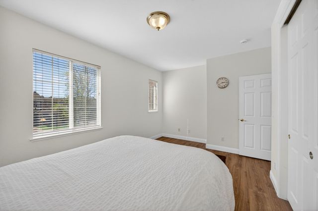 9953 W Taron Dr, Elk Grove, CA 95757