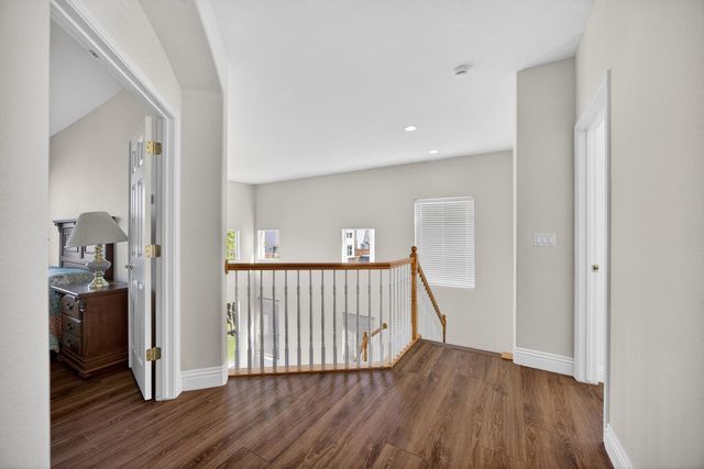 9953 W Taron Dr, Elk Grove, CA 95757