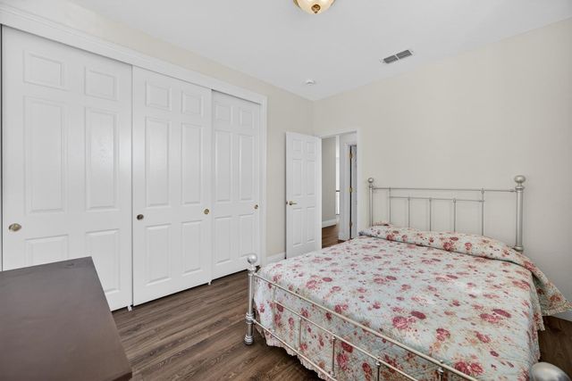 9953 W Taron Dr, Elk Grove, CA 95757