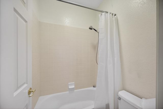 9953 W Taron Dr, Elk Grove, CA 95757