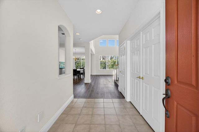 9953 W Taron Dr, Elk Grove, CA 95757