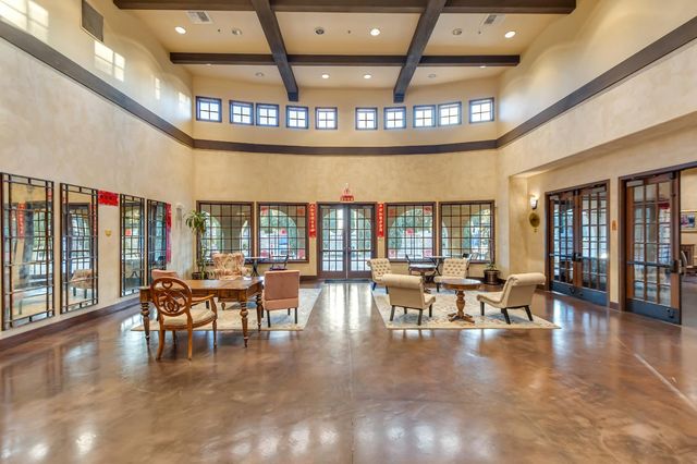 9953 W Taron Dr, Elk Grove, CA 95757