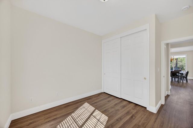 9953 W Taron Dr, Elk Grove, CA 95757