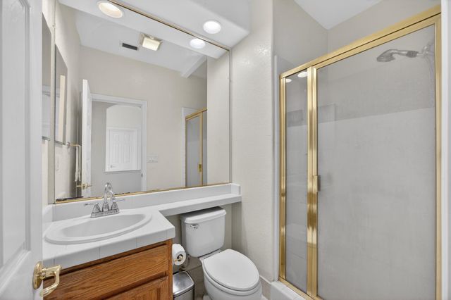 9953 W Taron Dr, Elk Grove, CA 95757