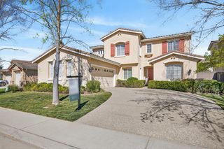 9953 W Taron Dr, Elk Grove, CA 95757