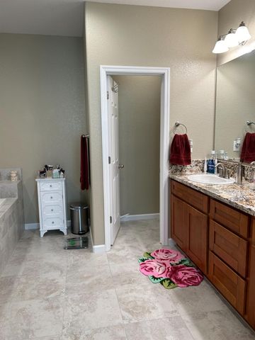 1816 E Knights Ferry Dr, Plumas Lake, CA 95961