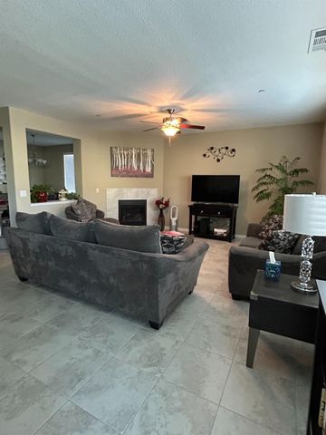 1816 E Knights Ferry Dr, Plumas Lake, CA 95961