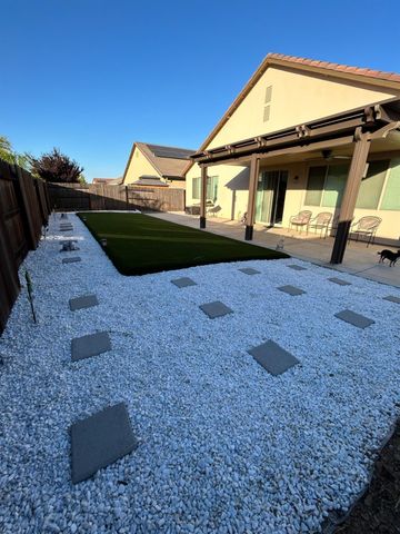 1816 E Knights Ferry Dr, Plumas Lake, CA 95961