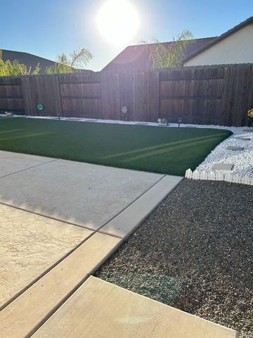 1816 E Knights Ferry Dr, Plumas Lake, CA 95961