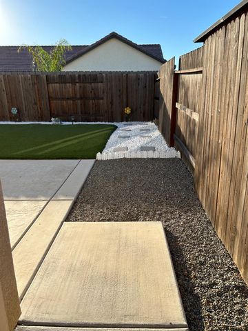 1816 E Knights Ferry Dr, Plumas Lake, CA 95961