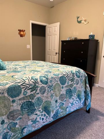 1816 E Knights Ferry Dr, Plumas Lake, CA 95961