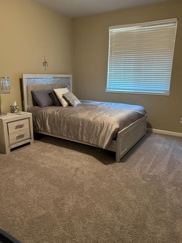 1816 E Knights Ferry Dr, Plumas Lake, CA 95961