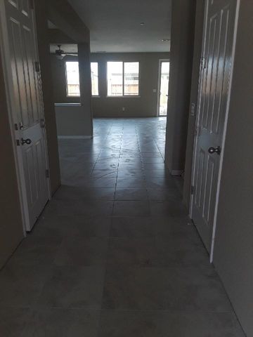 1816 E Knights Ferry Dr, Plumas Lake, CA 95961