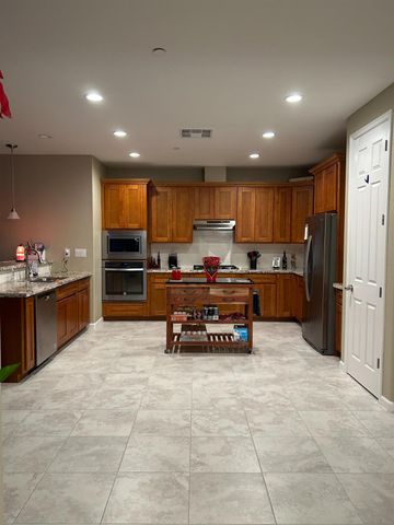 1816 E Knights Ferry Dr, Plumas Lake, CA 95961