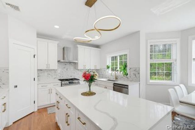 1575 Route 17A, Warwick, NY 10990