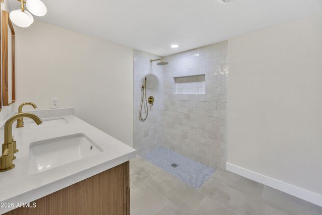 2819 N 49TH Street, Phoenix, AZ 85008