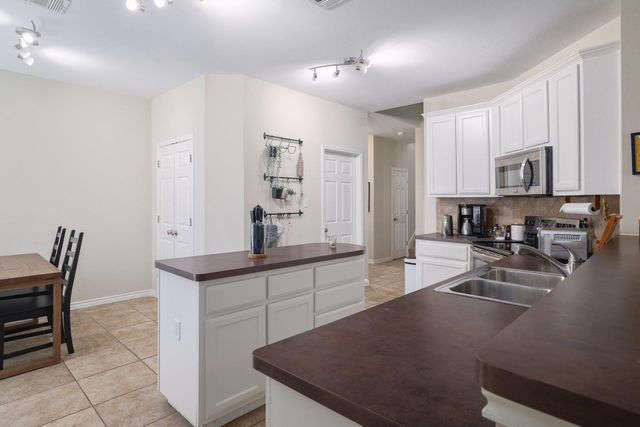 9212 Pioneer Forest DR, Austin, TX 78744