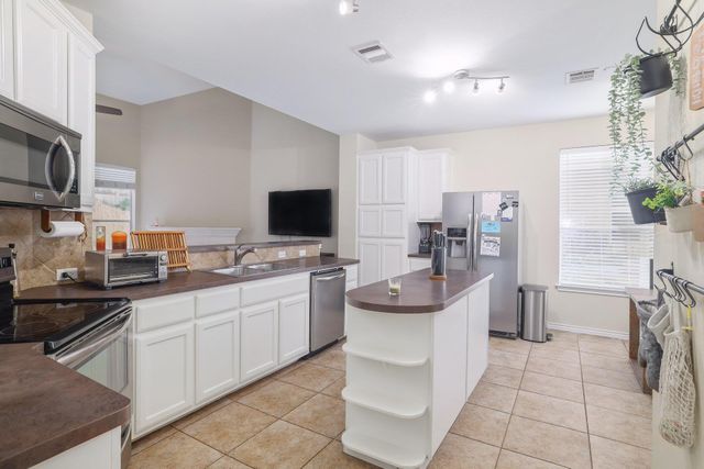 9212 Pioneer Forest DR, Austin, TX 78744