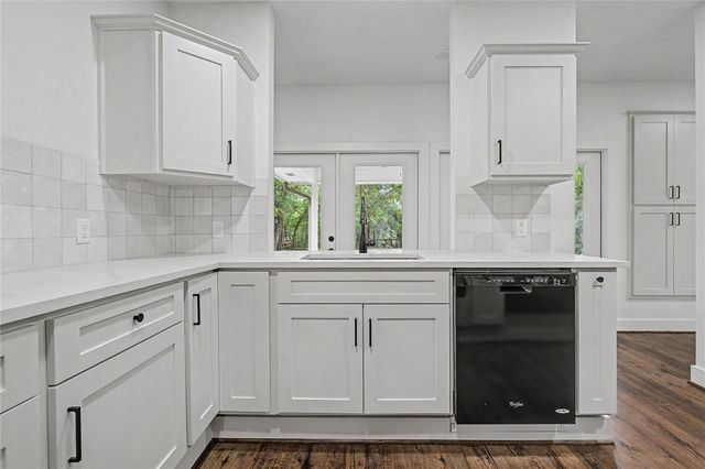 83 Dahlia Road, Huntsville, TX 77320
