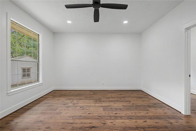 83 Dahlia Road, Huntsville, TX 77320