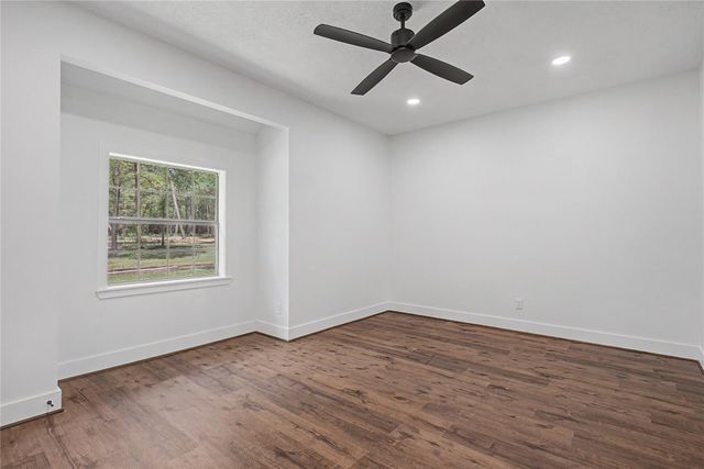 83 Dahlia Road, Huntsville, TX 77320