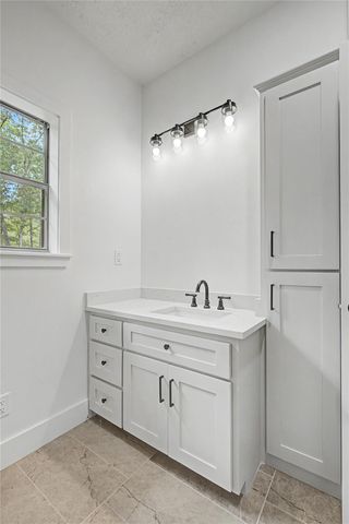 83 Dahlia Road, Huntsville, TX 77320
