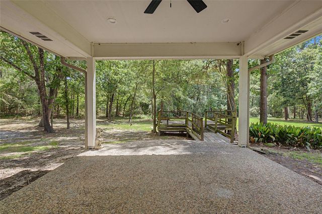 83 Dahlia Road, Huntsville, TX 77320