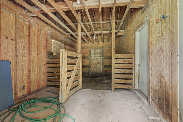 83 Dahlia Road, Huntsville, TX 77320