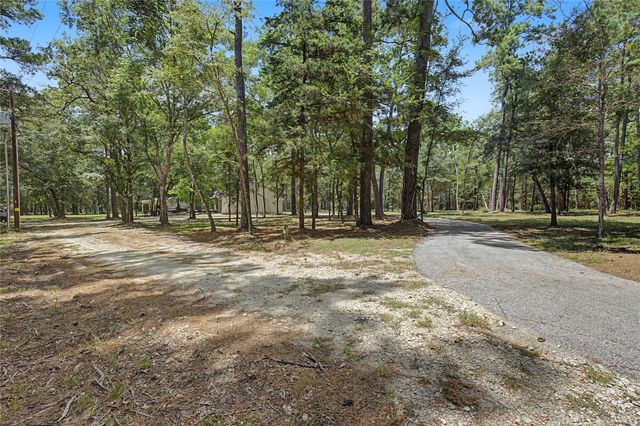 83 Dahlia Road, Huntsville, TX 77320