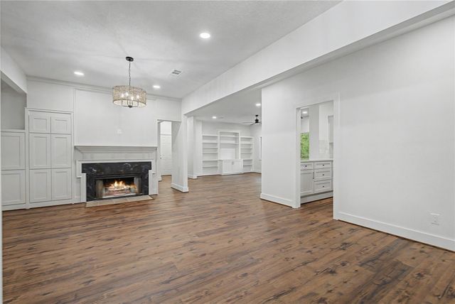 83 Dahlia Road, Huntsville, TX 77320